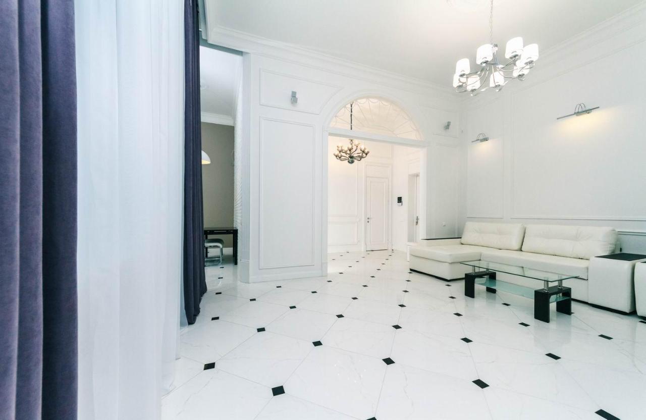 Luxury Beatiful Apartment On Pyshkinska Street Kyiv Exterior photo