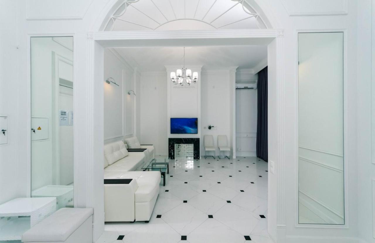 Luxury Beatiful Apartment On Pyshkinska Street Kyiv Exterior photo