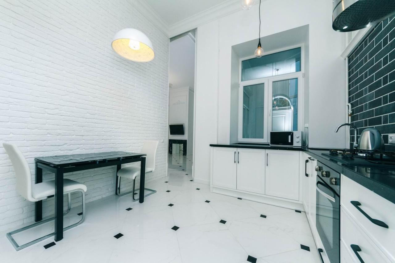 Luxury Beatiful Apartment On Pyshkinska Street Kyiv Exterior photo