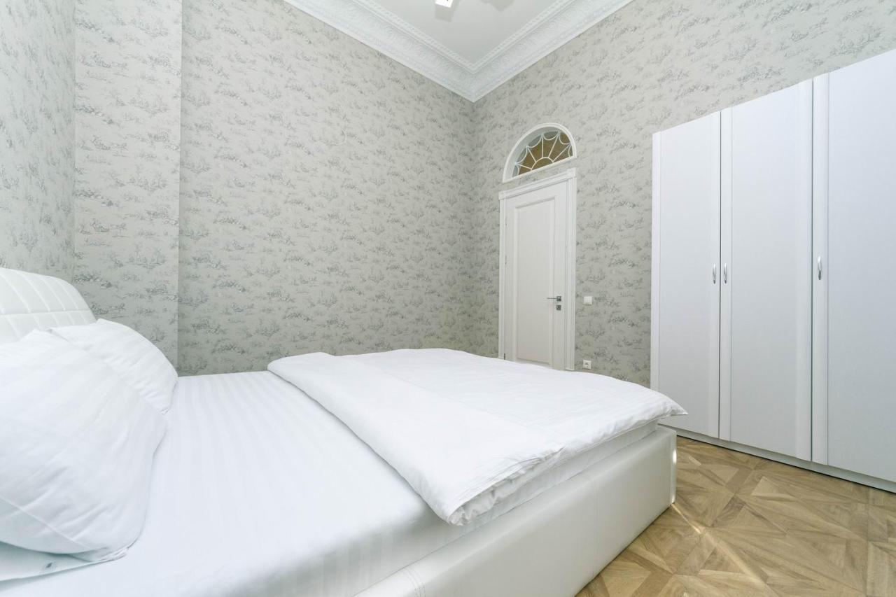 Luxury Beatiful Apartment On Pyshkinska Street Kyiv Exterior photo