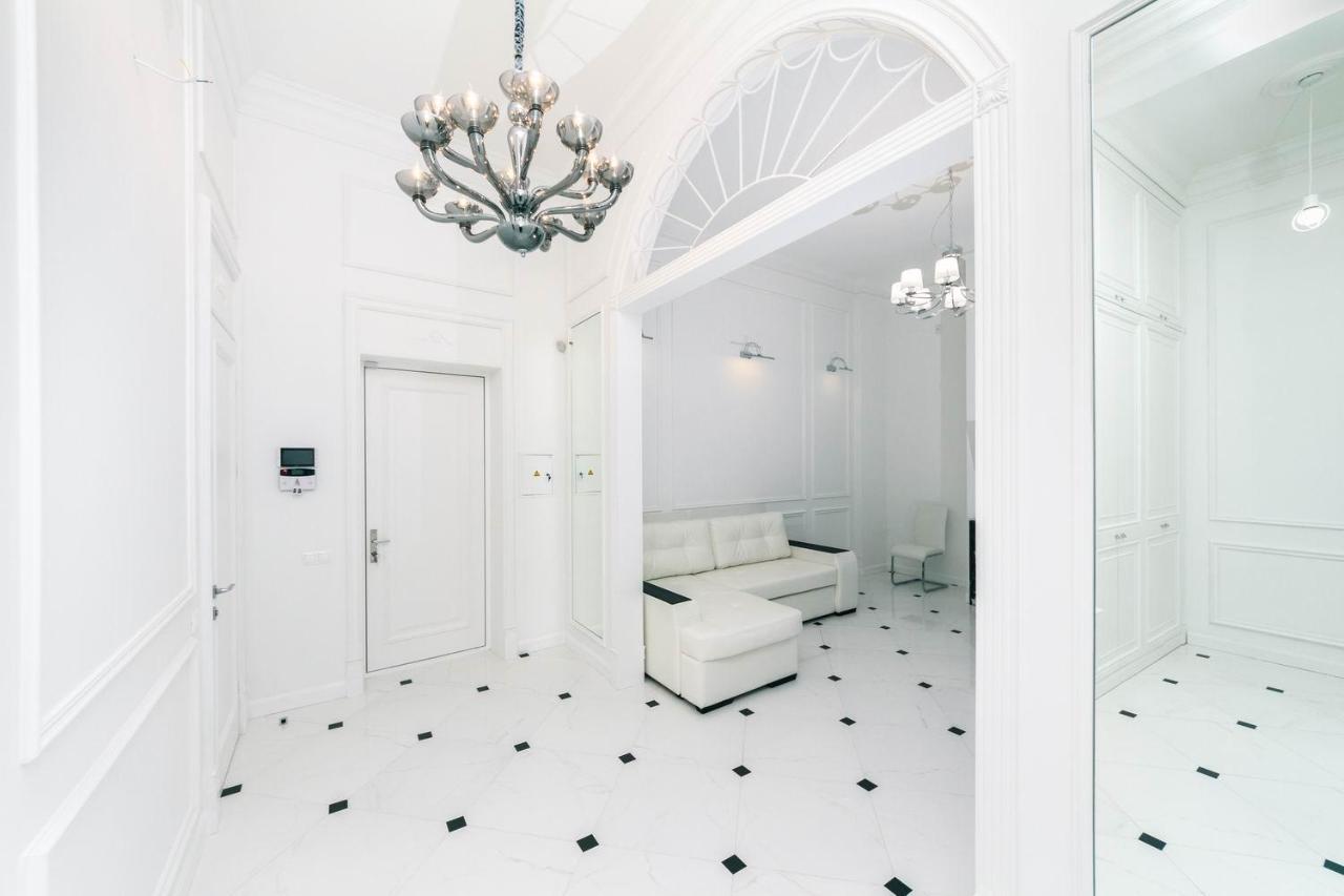 Luxury Beatiful Apartment On Pyshkinska Street Kyiv Exterior photo